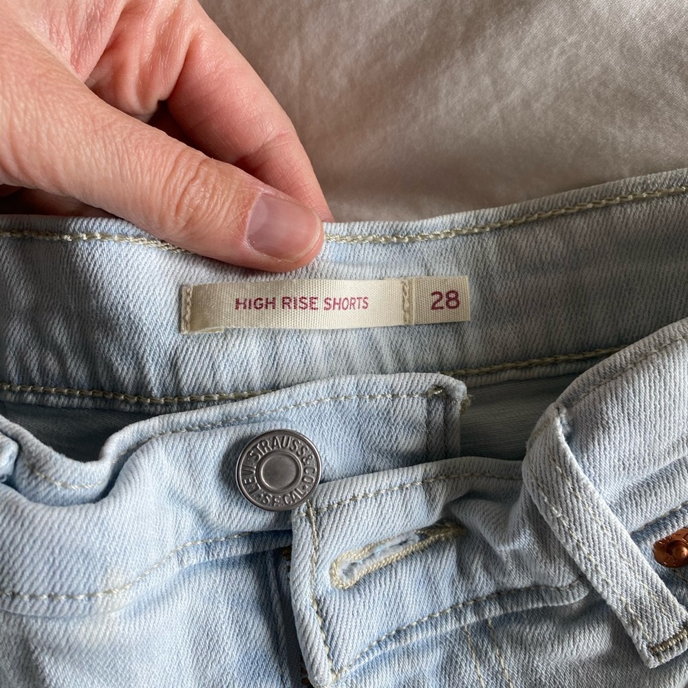 Levi’s - Picture 2 of 3